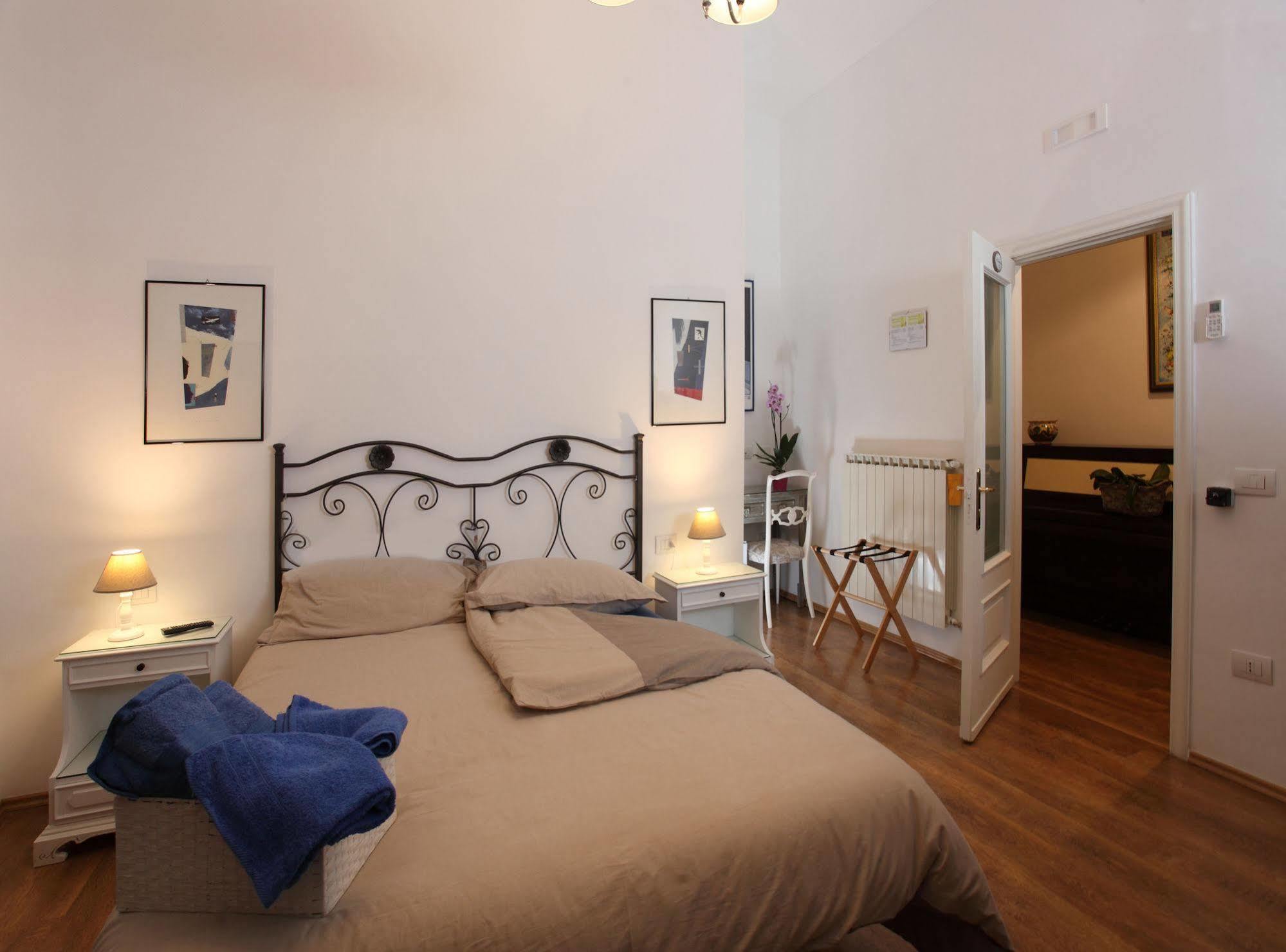 Napoli Pietrasanta Lt Bed & Breakfast Dış mekan fotoğraf