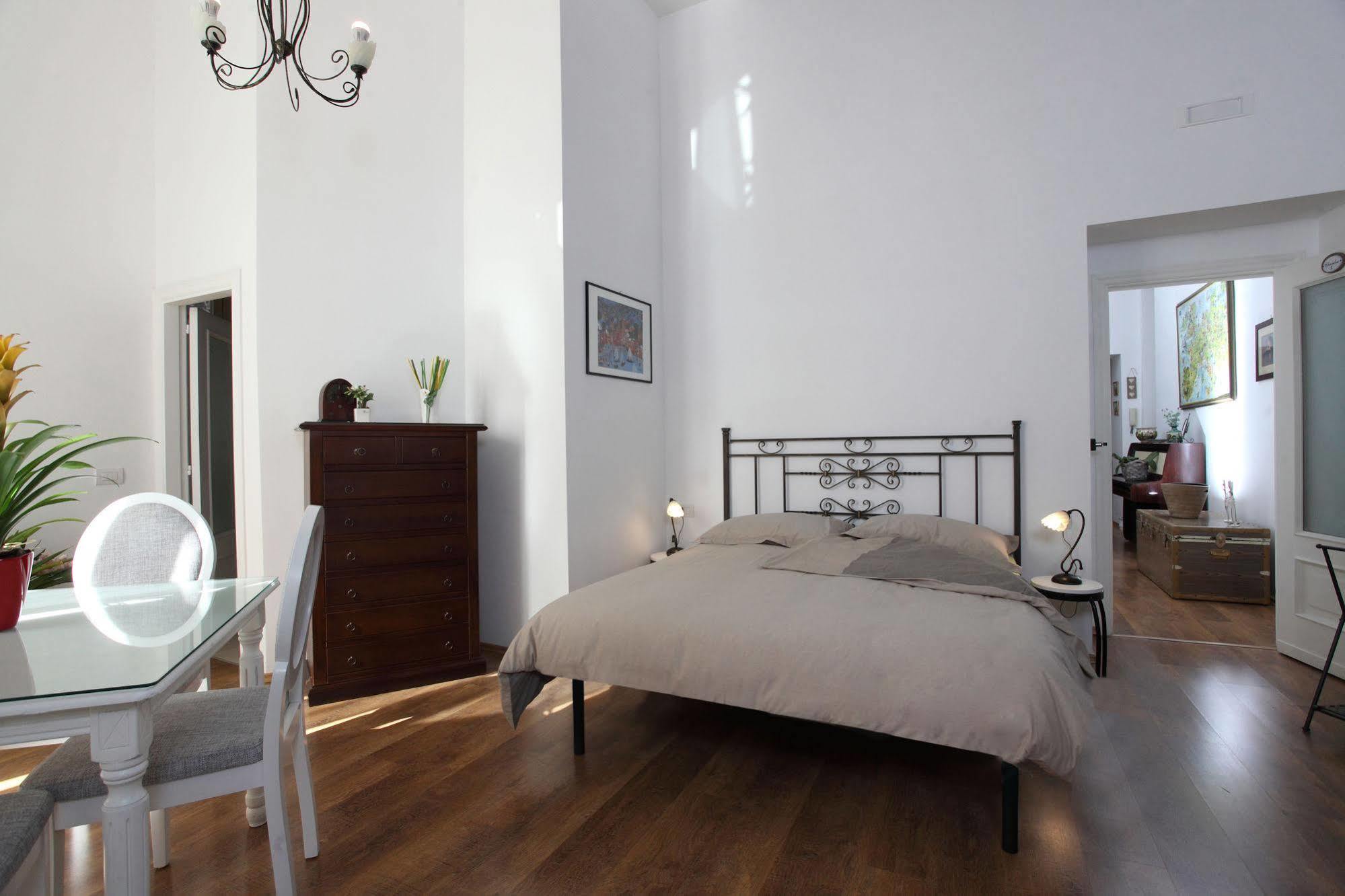 Napoli Pietrasanta Lt Bed & Breakfast Dış mekan fotoğraf