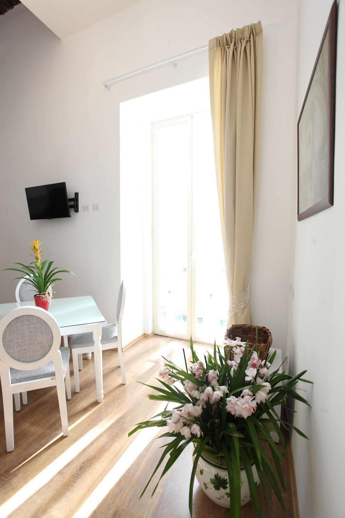 Napoli Pietrasanta Lt Bed & Breakfast Dış mekan fotoğraf