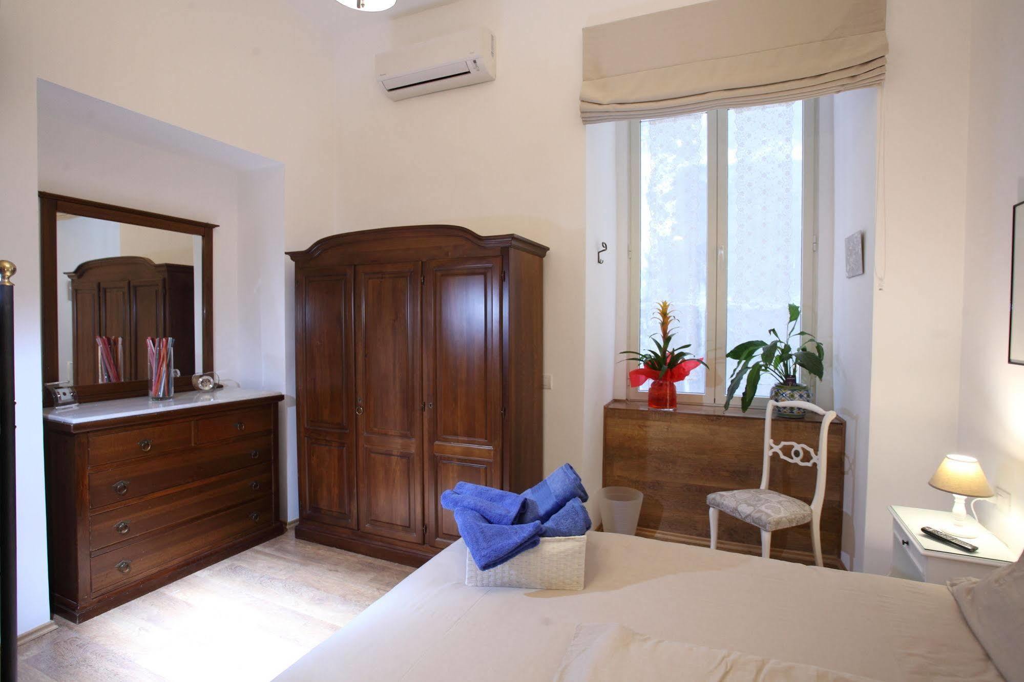 Napoli Pietrasanta Lt Bed & Breakfast Dış mekan fotoğraf