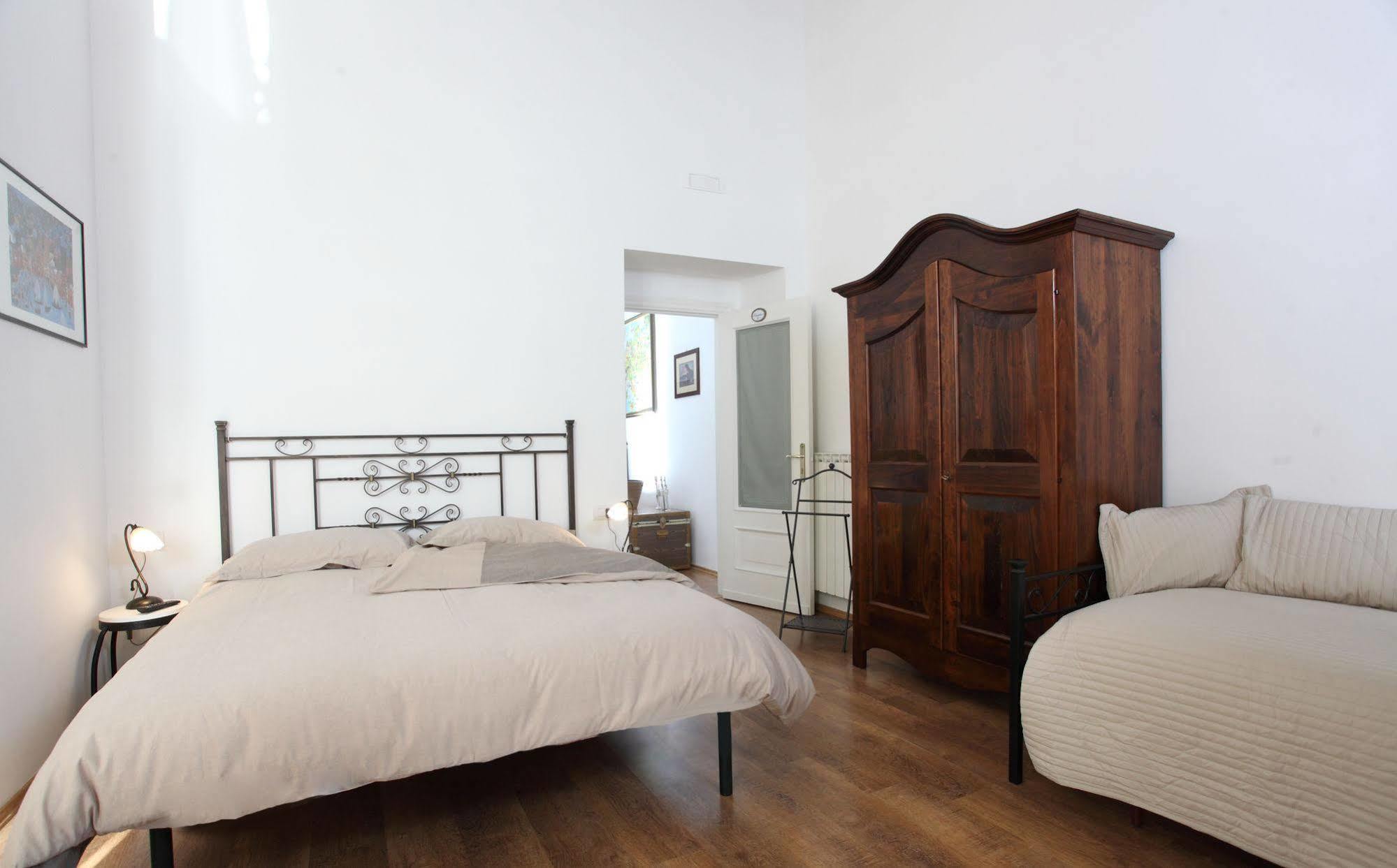 Napoli Pietrasanta Lt Bed & Breakfast Dış mekan fotoğraf